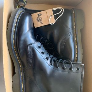 DOC MARTIN BOOTS!